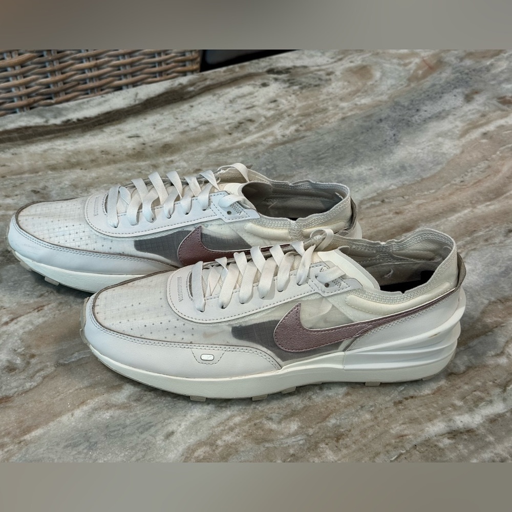 Women’s NIKE Waffle One sneakers- summit white/infinite lilac. Size 11 - Picture 8 of 12